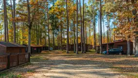 Jesień nad jeziorem Nidzkim, port i ośrodek Wodnik, Ruciane-Nida, październik 2025 r. - zdjęcie 21