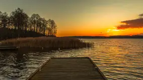 Zachód słońca nad jeziorem Bocznym w Rydzewie, listopad 2025 r. - zdjęcie 15