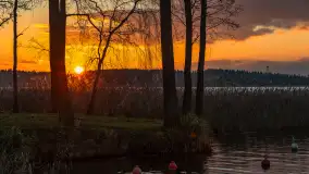 Zachód słońca nad jeziorem Bocznym w Rydzewie, listopad 2025 r. - zdjęcie 9