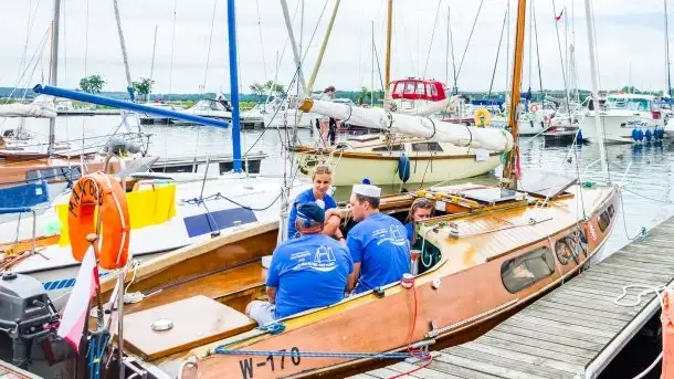 Oldtimery na wodzie w Giżycku: koncert, regaty i parada - zdjęcie 11