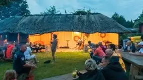 Zdjęcia: Bandik Władek Świeczkowski wystąpił w porcie Tło Dla Mew - zdjęcie 15