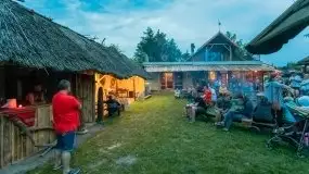 Zdjęcia: Bandik Władek Świeczkowski wystąpił w porcie Tło Dla Mew - zdjęcie 2