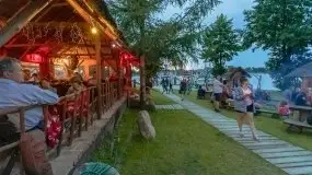 Zdjęcia: Bandik Władek Świeczkowski wystąpił w porcie Tło Dla Mew - zdjęcie 1