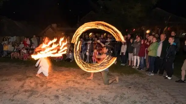 Zdjęcia: Ognisty pokaz ruchu i ognia w Tle dla Mew - zdjęcie 1