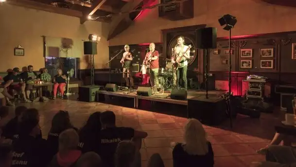 Zdjęcia: Tawerna Albatros wypełniła się po brzegi - zdjęcie 11