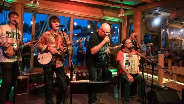 Zdjęcia: Port AZS-u oklaskiwał zespół Mechanicy Shanty - zdjęcie 8