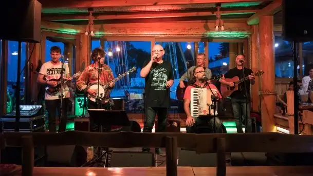 Zdjęcia: Port AZS-u oklaskiwał zespół Mechanicy Shanty - zdjęcie 4