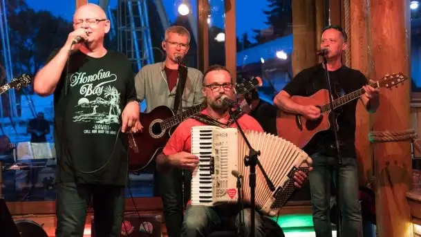 Zdjęcia: Port AZS-u oklaskiwał zespół Mechanicy Shanty - zdjęcie 3