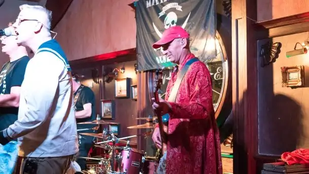 Zdjęcia: Mietek Folk porwał do tańca publiczność Albatrosa - zdjęcie 7