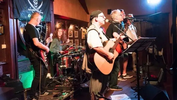 Zdjęcia: Mietek Folk porwał do tańca publiczność Albatrosa - zdjęcie 4