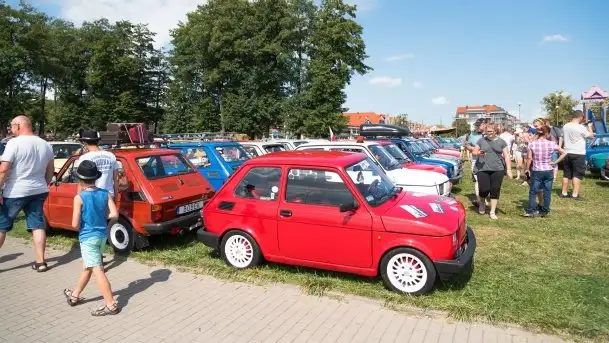 Zdjęcia:  Zlot "maluchów" w Giżycku. Nie ma klimy, ale jest klimat - zdjęcie 9