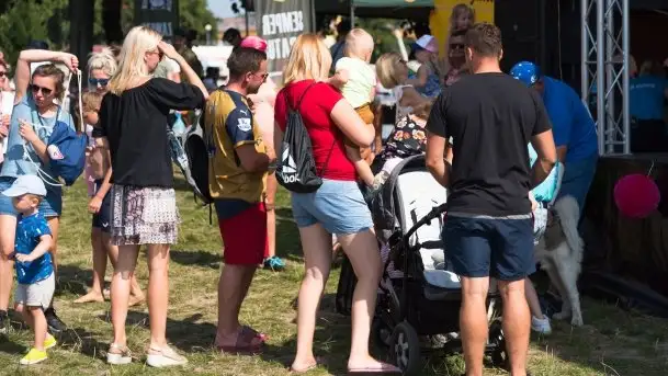 Zdjęcia: Rodzinna zabawa na plaży miejskiej nad Niegocinem  - zdjęcie 10