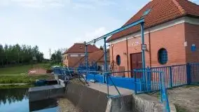 Zdjęcia: Gościnne progi starej elektrowni nad rzeką Węgorapą - zdjęcie 23