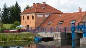 Zdjęcia: Gościnne progi starej elektrowni nad rzeką Węgorapą - zdjęcie 19