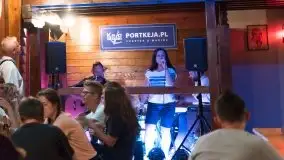 Zdjęcia: Załoga Dr. Bryga rozśpiewała publiczność Tawerny Keja  - zdjęcie 1