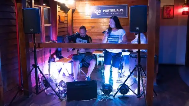 Zdjęcia: Załoga Dr. Bryga rozśpiewała publiczność Tawerny Keja  - zdjęcie 8