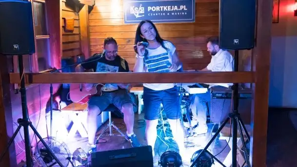Zdjęcia: Załoga Dr. Bryga rozśpiewała publiczność Tawerny Keja  - zdjęcie 10