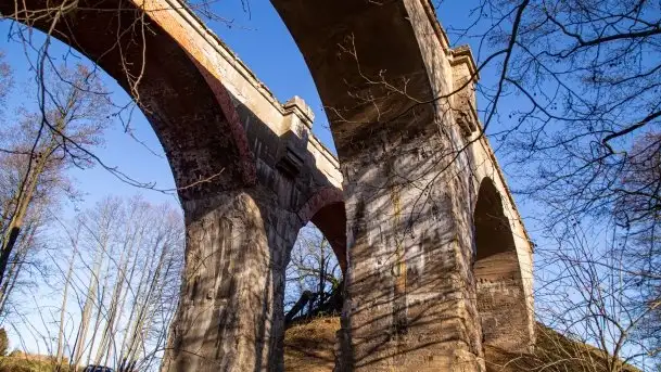 Zdjęcia: Mosty w Botkunach i Kiepojcach - tajemnicze i schowane w lasach - zdjęcie 8