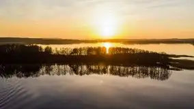 Jezioro Stręgiel skąpane w złocie zachodu słońca - zdjęcie 2