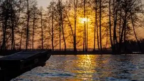 Złote jezioro Dejguny w kwietniowym słońcu - zdjęcie 22