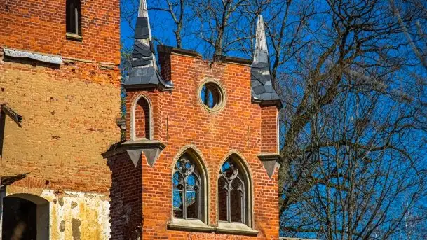 Zdjęcia: Pałac w Prośnie – monumentalna, romantyczna i tajemnicza ruina - zdjęcie 1