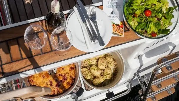 Zdjęcia: W Mikołajkach zamówisz posiłek z dostawą na jacht! - zdjęcie 5