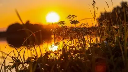 Zachód słońca nad jeziorem Gawlik