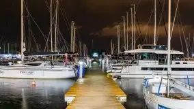 Port AZS Wilkasy skąpany w ciemnościach nocy - zdjęcie 3