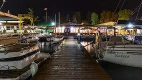 Port AZS Wilkasy skąpany w ciemnościach nocy - zdjęcie 21