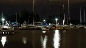 Port AZS Wilkasy skąpany w ciemnościach nocy - zdjęcie 53