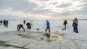 Fotorelacja z rzeźbienia w lodzie w Giżycku - zdjęcie 15