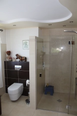 Dom na spokojnym osiedlu w Piszu blisko jeziora Mazury - zdjęcie 10