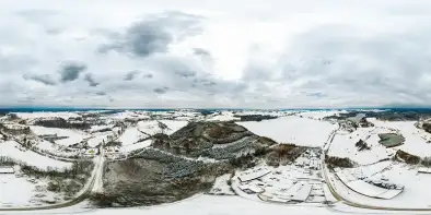 Wieś Orłowo i zimowe mazurskie pola